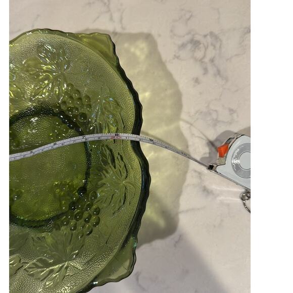 vintage Anchor Hocking green glass serving bowl raised grape leaf pattern - Picture 9 of 10